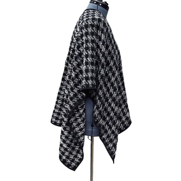 CHARMING CHARLIES Womens Sweater Poncho One Size Black White Metallic Shrug NEW‎ - Picture 11 of 11